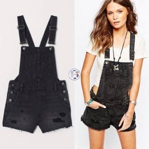 Blue spice size 9 black stone wash jumper.